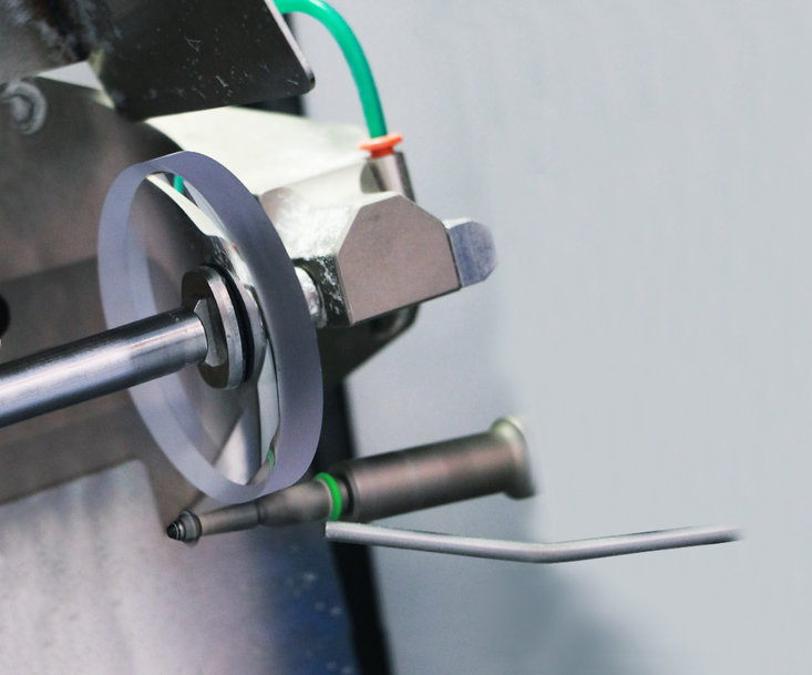 NSK-Kugelgewindetriebe sorgen für Perfektion beim Bearbeiten von Brillengläsern 